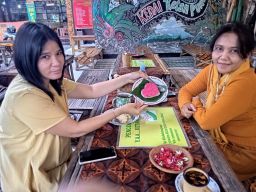 Menikmati Kuliner Valentine ala Kedai Ketan Punel Raya Darmo Surabaya