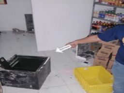 Maling Bobol Minimarket di Mojokerto, Gondol Rokok dan Uang Rp24 Juta