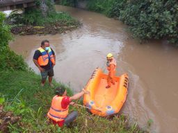 Pedagang Bawang Dilaporkan Tenggelam di Sungai Jombang