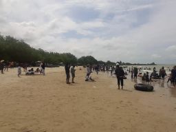Kasus Covid-19 Meningkat, Pengunjung Wisata Pantai Dalegan Gresik Merosot