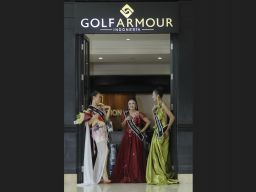 Melihat Uniknya Glamolicious, Fashion Show Ala Raya Magazine di Surabaya