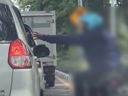 Viral Pemotor Disebut Palak Pengemudi Mobil di Surabaya: Please Jangan Dibukain!
