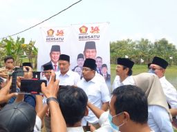 Ketua DPD Gerindra Jatim Anwar Sadad mengukuhkan pengurus DPC Gerindra Gresik. (Foto: Gerindra Jatim for jatimnow.com)