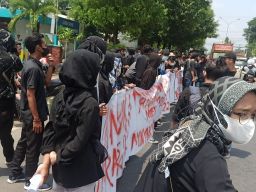 Demo Mahasiswa Tuntut Tangkap Mafia Migor Sambut Wapres Ma'ruf Amin ke Ponorogo