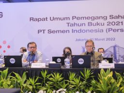 Komisaris Utama SIG, Rudiantara (kanan), Direktur Utama SIG, Donny Arsal (kiri) saat Rapat Umum Pemegang Saham Tahunan 2022 (Foto-foto: SIG)