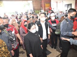 Eri Cahyadi Dampingi Ketua DPR RI Blusukan di Pasar Tambahrejo