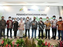 Pupuk Indonesia Grup dan PTPN Teken Program Makmur untuk Petani Tebu
