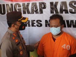 Kades asal Magetan yang melakukan penipuan diamankan Polres Ngawi (Foto: Humas Polres Ngawi)