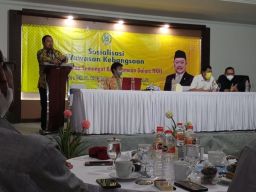 Anggota DPRD Jatim Dr Kodrat Sunyoto, SH, M.Si saat memberikan sambutan pembuka sosialisasi wawasan kebangsaan di Lamongan, Minggu (13/2). (Foto: DPRD Jatim for jatimnow.com)