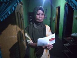 Supiati (66), warga Dusun Simowau, RT 1/RW 1, Desa Ketapang Kuning, KPM penerima BPNT.(Foto: Elok Aprianto/jatimnow.com)