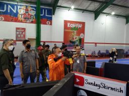 Pembukaan kejuaraan SpeedQB secara simbolis dilakukan Kalaksa BPBD Jawa Timur, Budi Santosa mewakili Gubernur Jawa Timur, Khofifah Indar Parawansa. (Foto: Galih Rakasiwi/jatimnow.com)