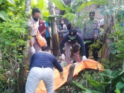 Buang Sampah, Warga Desa Matesih Madiun Temukan Mayat Bayi di Sungai