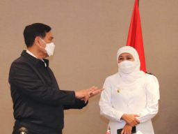 Menko Marves Luhut B Pandjaitan bersama Gubernur Jatim Khofifah Indar Parawansa. (Foto: dok Pemprov Jatim/jatimnow.com)