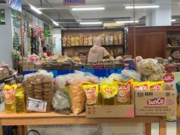 Minyak Goreng Curah Amblas, Pedagang di Ponorogo Harapkan Operasi Pasar