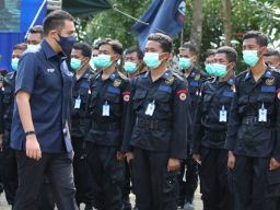Prananda Surya Paloh saat menyiapkan pasukan Baret Rescue Garda Pemuda Nasdem Jatim di Wego Lamongan. (Foto: Garda Pemuda Nasdem for jatimnow.com)