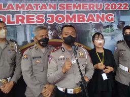 Kasat Lantas Polres Jombang, AKP Rudi Purwanto merilis hasil Operasi Keselamatan Semeru 2022 (Foto: Elok Aprianto/jatimnow.com)