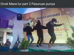 Joget Ala TikTok yang disebut berlangsung dalam acara ponpes di Pasuruan (Foto: Tangkapan layar video viral di medias sosial Facebook)