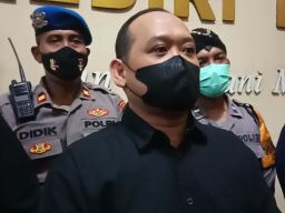 Kapolres Kediri Kota, AKBP Wahyudi memberikan keterangan terkait perusakan pura (Foto: Yanuar Dedy/jatimnow.com)