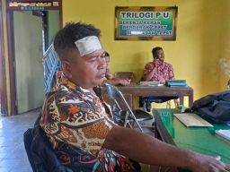 Korban dugaan perampokan saat melapor ke Polsek Sumobito, Jombang (Foto: Elok Aprianto/jatimnow.com)