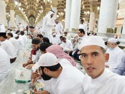 Menikmati Indahnya Ibadah Ramadan dan Ziarah ke Makam Rasulullah di Madinah