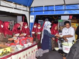 Bukber Akbar 1000 Porsi Soto Lamongan, Bupati Yes Tutup Bazar Ramadan Megilan