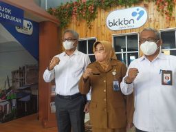 Irtama BKKBN RI Ari Dwikora Toni kunjungi kantor Perwakilan BKKBN Jatim di Jalan Airlangga Surabaya. (Foto: BKKBN for jatimnow.com)