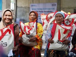 Ramadan Berbagi, SIG Salurkan 33.000 Paket Sembako di Tiga Provinsi