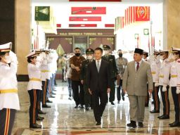 Menhan Prabowo Subianto menerima diplomatic visit Duta Besar Negara Republik Rakyat Tiongkok (RRT) untuk Indonesia Lu Kang (Foto-foto: Dok. Kemhan RI)