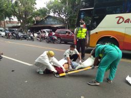 Ilustrasi. Kecelakaan di jalan nasional Lamongan - Gresik di Jl. Agung Suprapto Lamongan. (Foto: Dok. Adyad Ammy Iffansah/ jatimnow.com)