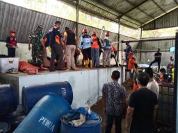 Lokasi kejadian 2 pegawai PT Danendra Untung Abadi yang meninggal akibat gas beracun dan tercebur ke kolam pupuk. (Foto: Rizal Adhi Pratama/jatimnow.com)