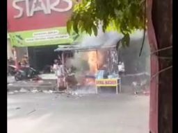Lapak Penjual Petasan di Mojokerto Terbakar, Wartawan Sempat Dihalangi