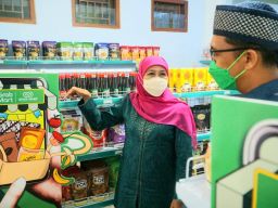 Khofifah Luncurkan Marketplace Basis Pesantren Pertama di Indonesia