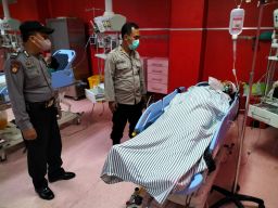 Korban pembacokan di Tulungagung dirawat di rumah sakit.(Foto: Humas Polres Tulungagung)