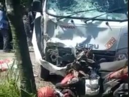 Pikap Seruduk 3 Pengendara Motor di Malang, 1 Meninggal Dunia