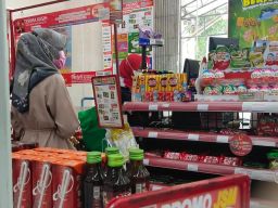 Perhatian Ibu-ibu! Minimarket di Surabaya Tiadakan Kresek, Siapkan Tas Belanja