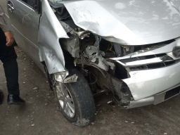 Kondisi mobil Xeni yang terlibat kecelakaan di Bangkalan (Foto: Satlantas Polres Bangkalan)