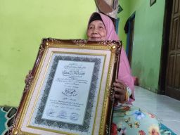 Subhanallah, 9 Tahun Nenek di Mojokerto Hafalkan Alquran 30 Juz