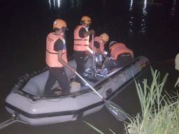 Ini Identitas 3 Orang Sekeluarga yang Tercebur ke Sungai Brantas Jombang