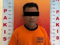Pelaku Ragil Widodo saat diamankan Polsek Pakis. (Foto: Humas Polres Malang/jatimnow.com)