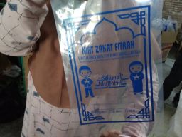 Produsen Plastik Zakat Fitrah di Jombang Kebanjiran Order