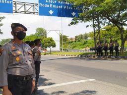 Ratusan Polisi Siaga di Pintu Suramadu Bangkalan, Ada Apa?