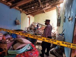 Rumah di Kecamatan Geger, Kabupaten Madiun hancur gara-gara ledakan serbuk petasan. (Foto: Polsek Geger/jatimnow.com)