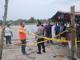 Sekeluarga Tercebur Sungai saat Naik Perahu Tambang di Jombang, Satu Orang Tewas