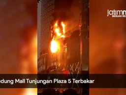 Video: Gedung Mall Tunjungan Plaza 5 Terbakar