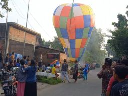 Hendak Terbangkan Balon Udara Raksasa, Warga Jombang Dibubarkan Polisi