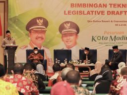 Bimtek Legislatif Drafting yang diselenggarakan Badan Hukum Sekretarian Daerah Pemkot Pasuruan di Kota Malang (Foto: Humas Pemkot Pasuruan)