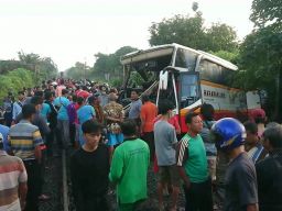 Tabrakan dengan KA Rapih Dhoho, Sopir Bus Harapan Jaya Divonis 10 Bulan Penjara