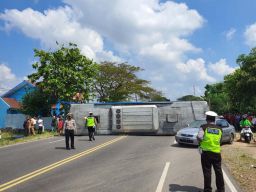 Bus Sugeng Rahayu Terguling di Madiun, 19 Penumpang Terluka