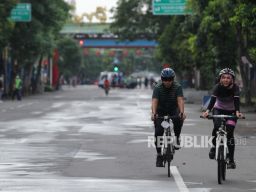 Pemerintah Kota Surabaya menyatakan kegiatan hari bebas kendaraan atau Car Free Day (CFD) kembali digelar pagi hari di Jalan Tunjungan dan Jalan Darmo mulai Ahad (22/5/2022).(Foto: ANTARA/Didik Suhartono via Republika)