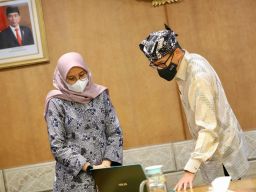 Bupati Banyuwangi Ipuk Fiestiandani saat bertemu Menparekraf Sandiaga Uno di Jakarta (Foto-foto: Humas Pemkab Banyuwangi)